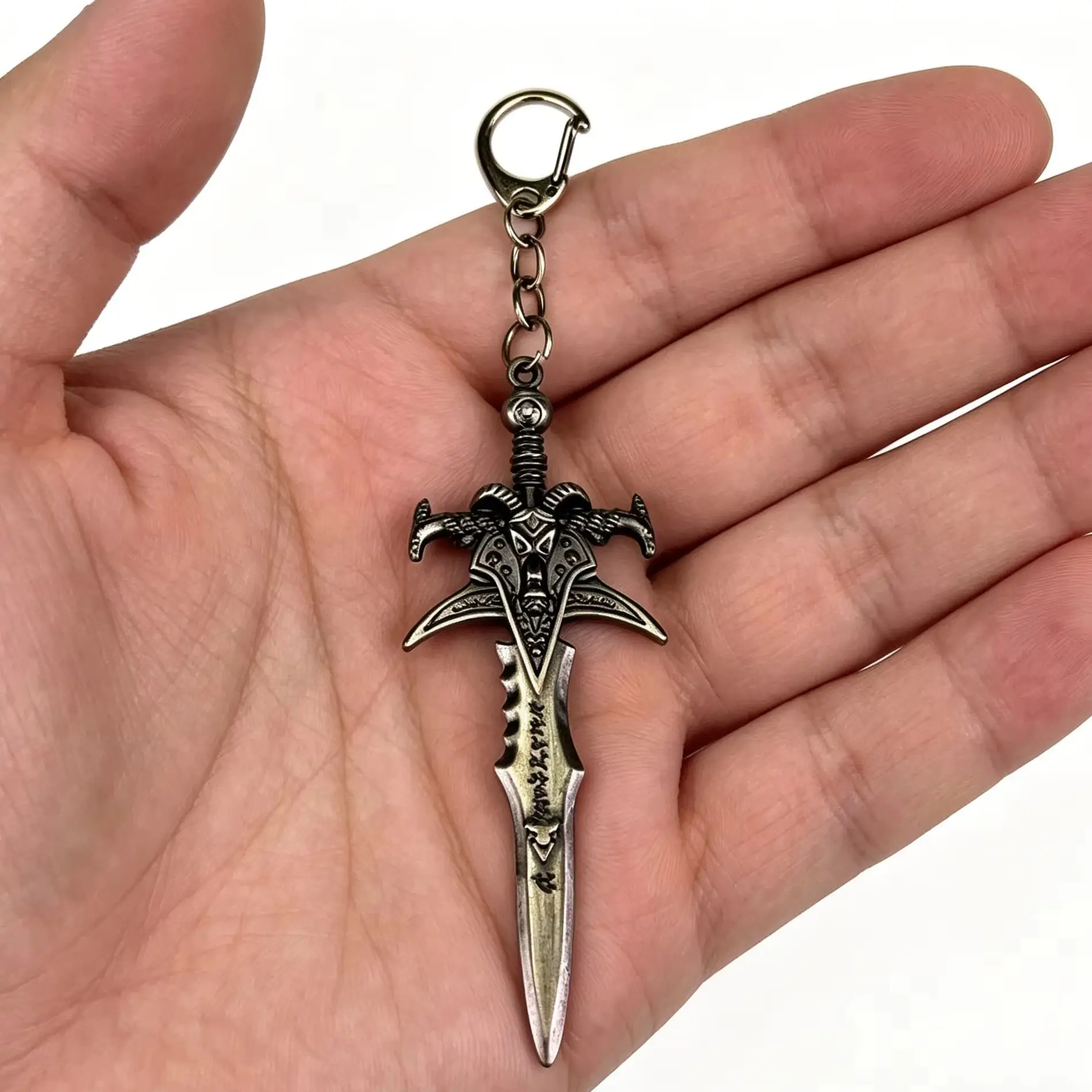 Llavero de la Espada Frostmourne del Juego World of Warcraft, Llavero de la Espada Cabeza de Oveja del Rey Lich, Accesorios de Cosplay, Regalo para Fans
