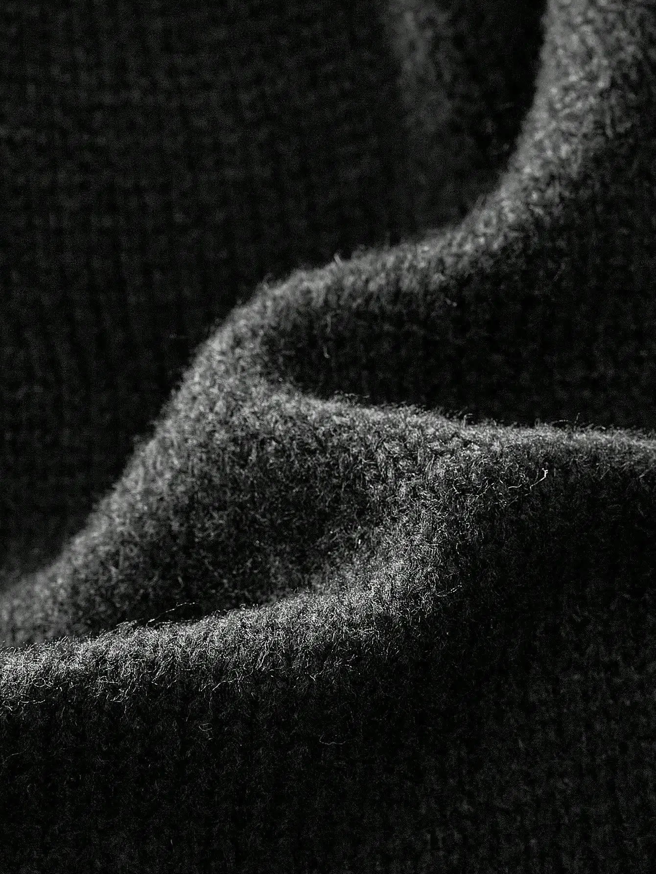 Men's Round Neck Long Sleeve Knit Sweater with Red Web Pattern, Casual Streetwear Style for Fall Winter