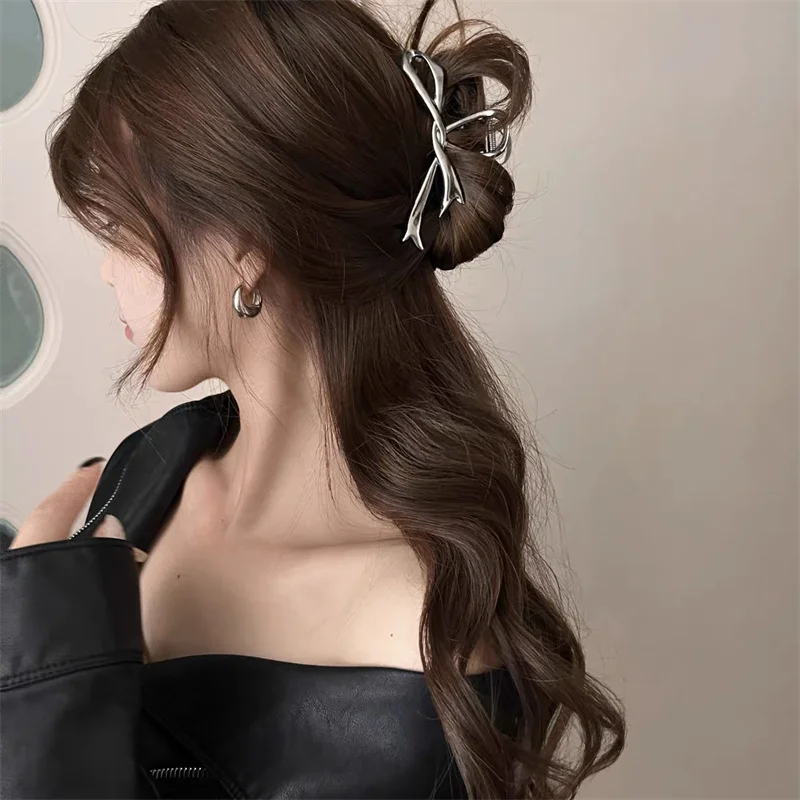 Artiglio per capelli con fiocco geometrico unico alla moda per donne e ragazze, elegante regalo di gioielli per accessori per capelli con coda di cavallo