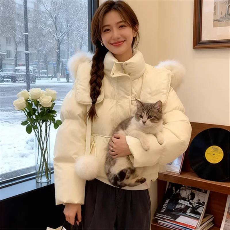 Parka corto con cappuccio con collo in pelliccia bianca chic coreana Giacca bomber con palline di pelliccia carina Cappotto di pane di nuova moda invernale Cappotto spesso casual