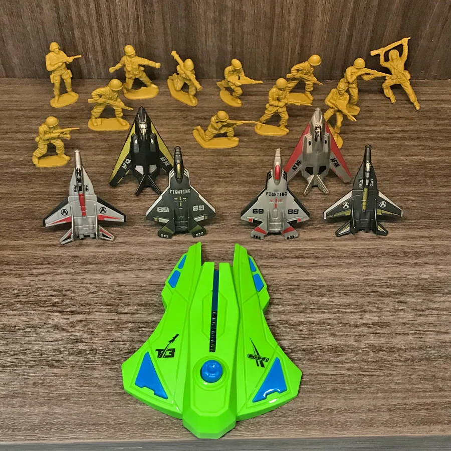 

Военная серия: 6 самолетов-истребителей, 12 фигурок солдат, простые игрушки-стрелялки для детей, подарки на Рождество для мальчиков.