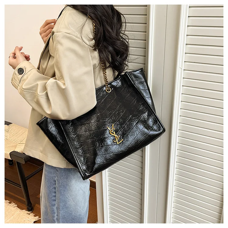 

Large Capacity Chain Tote Bag for Women Black Shoulder Underarm Crossbody Purse Work Commute Casual Luxury Handbag 2026