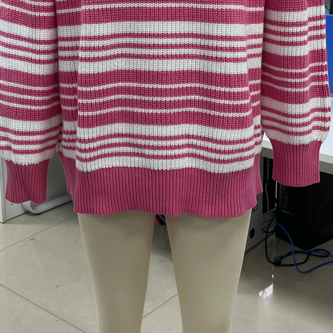 

Женский полосатый свитер большого размера с круглым вырезом и длинными рукавами, вязаные топы, повседневная уличная одежда на зиму и осень