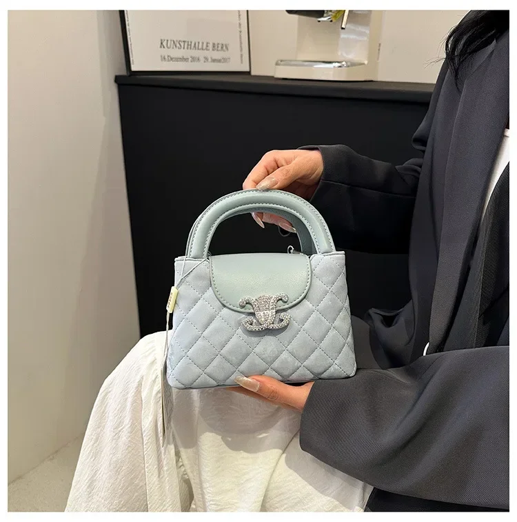 حقيبة مربعة صغيرة على الموضة الفرنسية الجديدة لعام 2025 - تحت الإبط ماسي متعدد الاستخدامات، حقيبة نسائية رائعة راقية