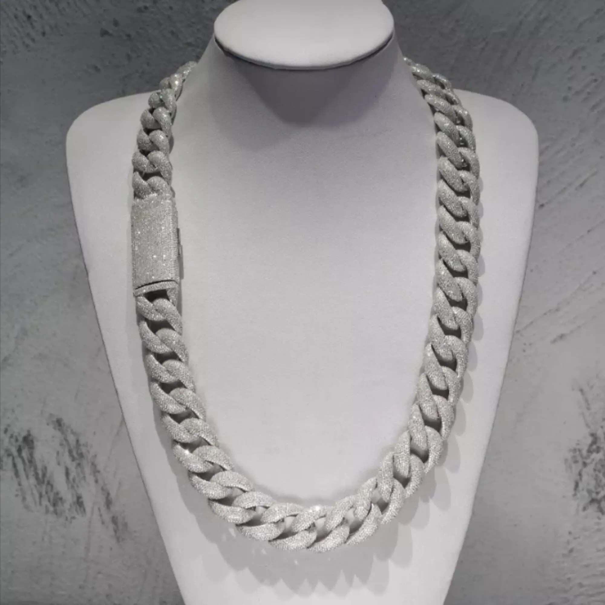 Best Quality Customized 22 Mm Cuban Link Moissanite Diamond Chain 925 Sterling Silver White Gold Diamond Chain