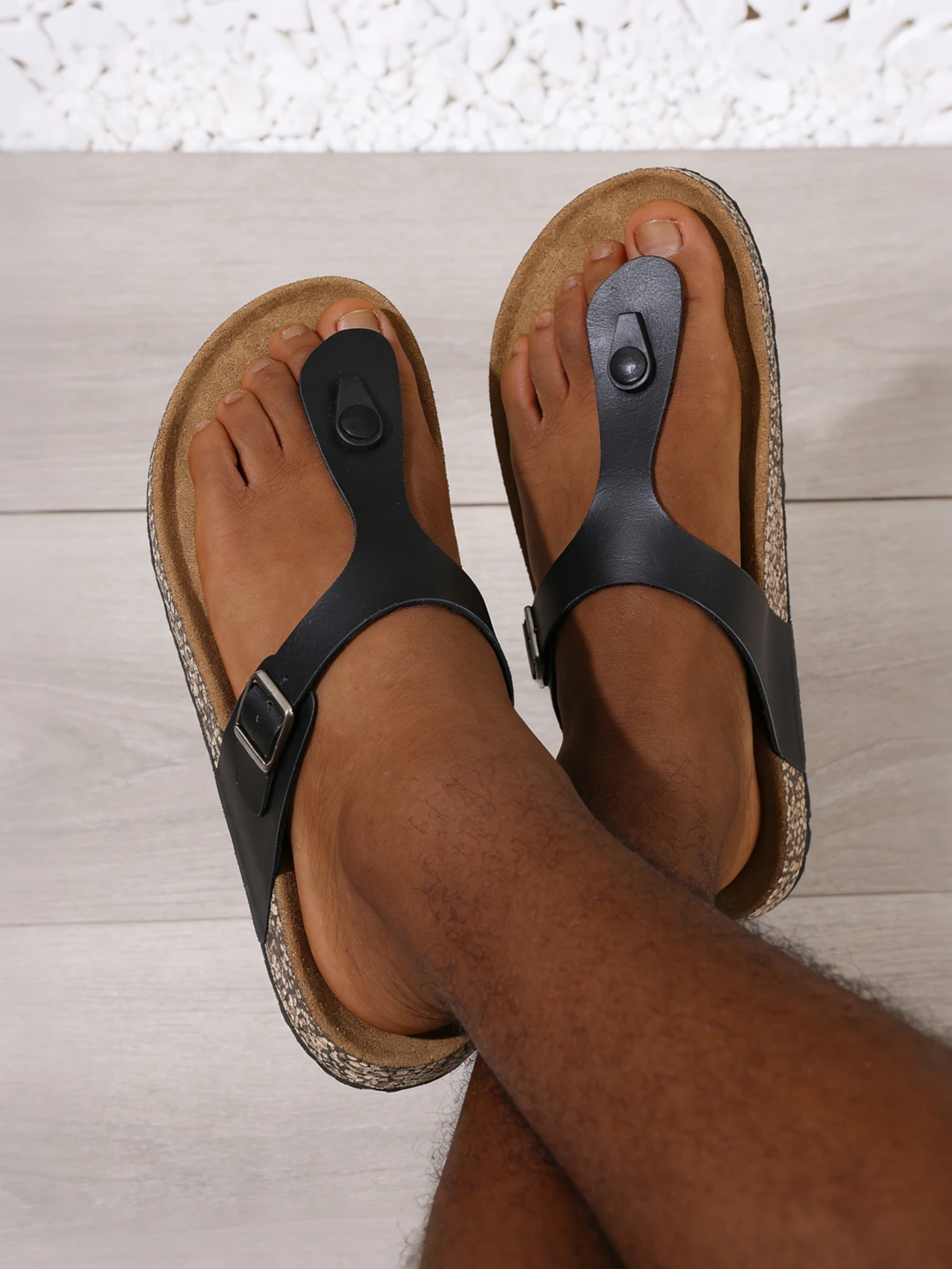 Men's All-Season Casual Simple Solid Color Pu Upper Cork-Patterned Flat Adjustable Buckle Open-Toe Flip-Flops Comfortable Beach Slippers for Home Use