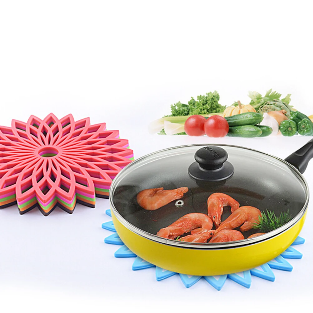 

2pcs Multi-Purpose Silicone Hot Pad Geometric Flower Kitchen Heat Insulation Mat Non Heat Resistant Hot Pads (Random Color)