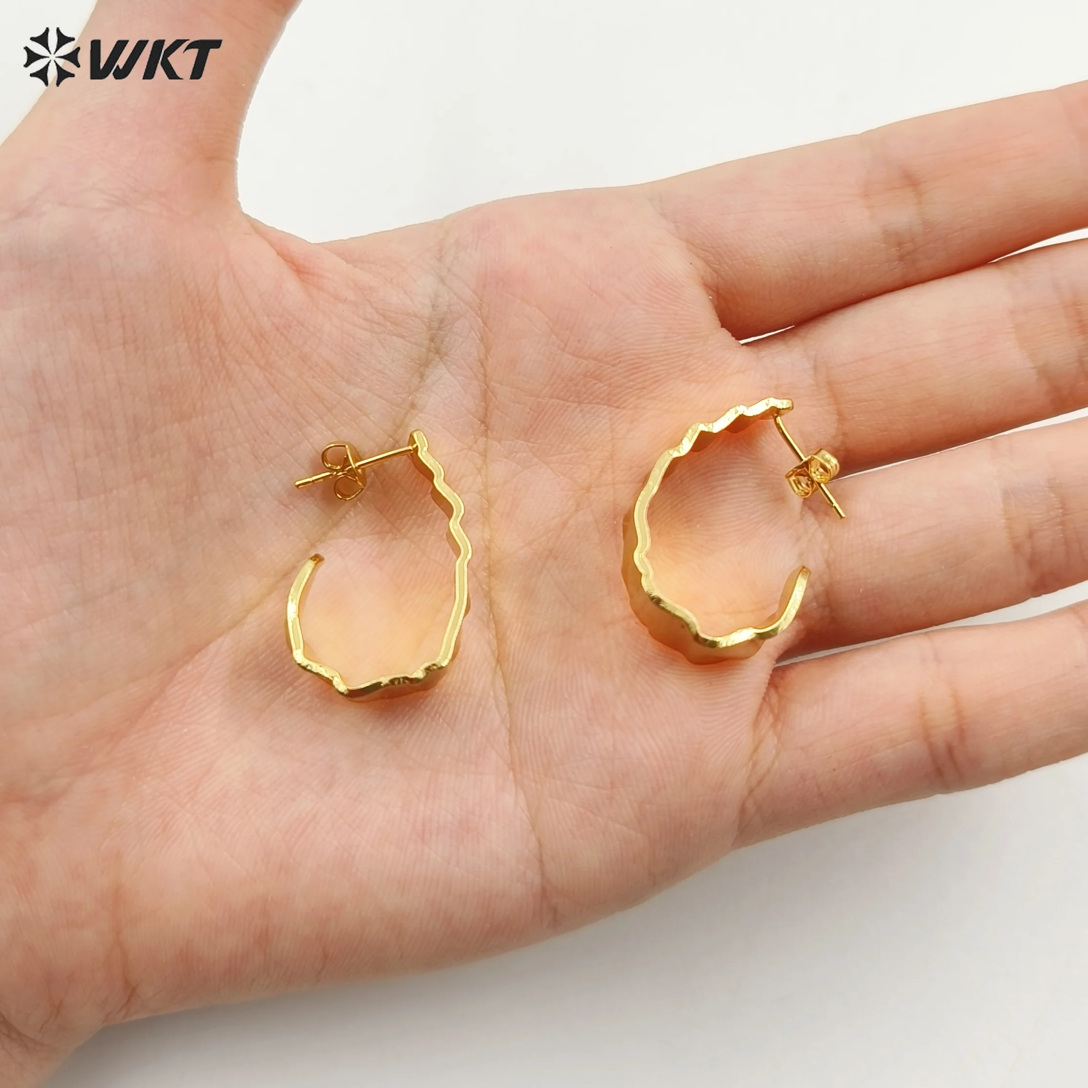 WT-JFE115 18K Real Gold Plated Yellow Brass Crescent Horn Shape Women Metal Uneven Hammer Earrings 10Pairs