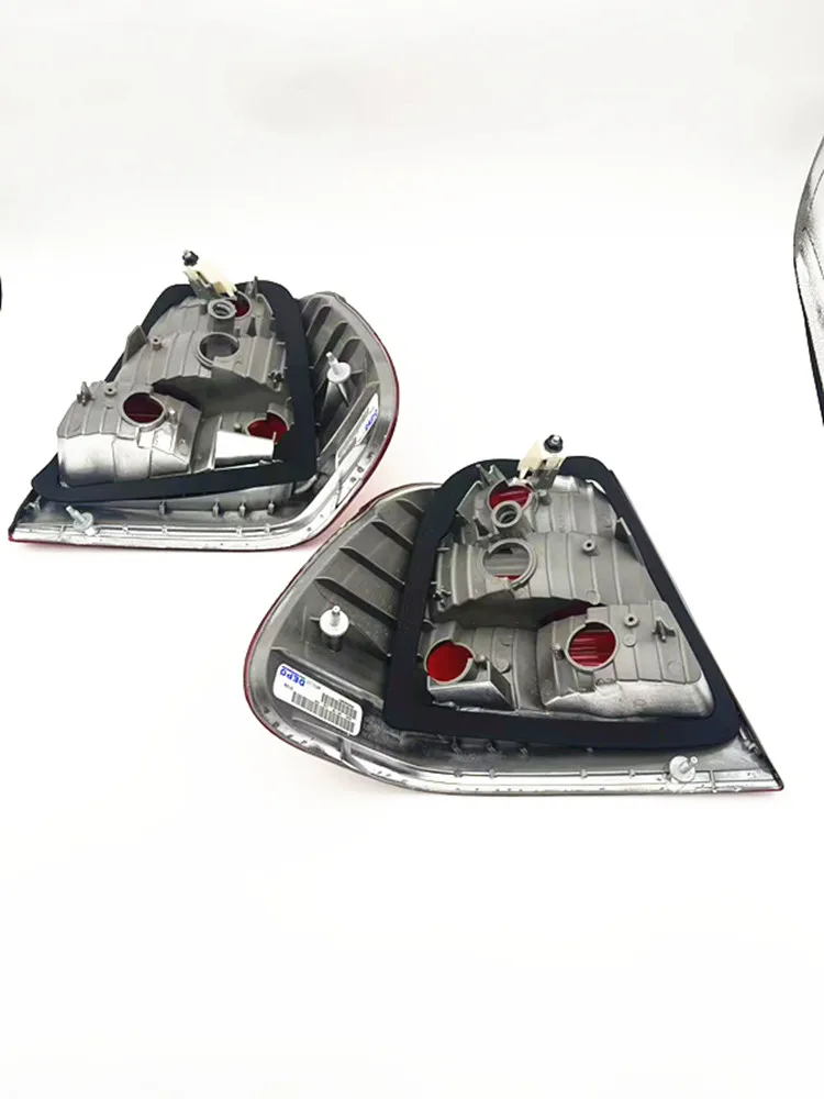 OE; 63216946535 63216946536 for BMW Rear Exterior Taillights Fog Lamp Left or Right E46 320i 325i 330i