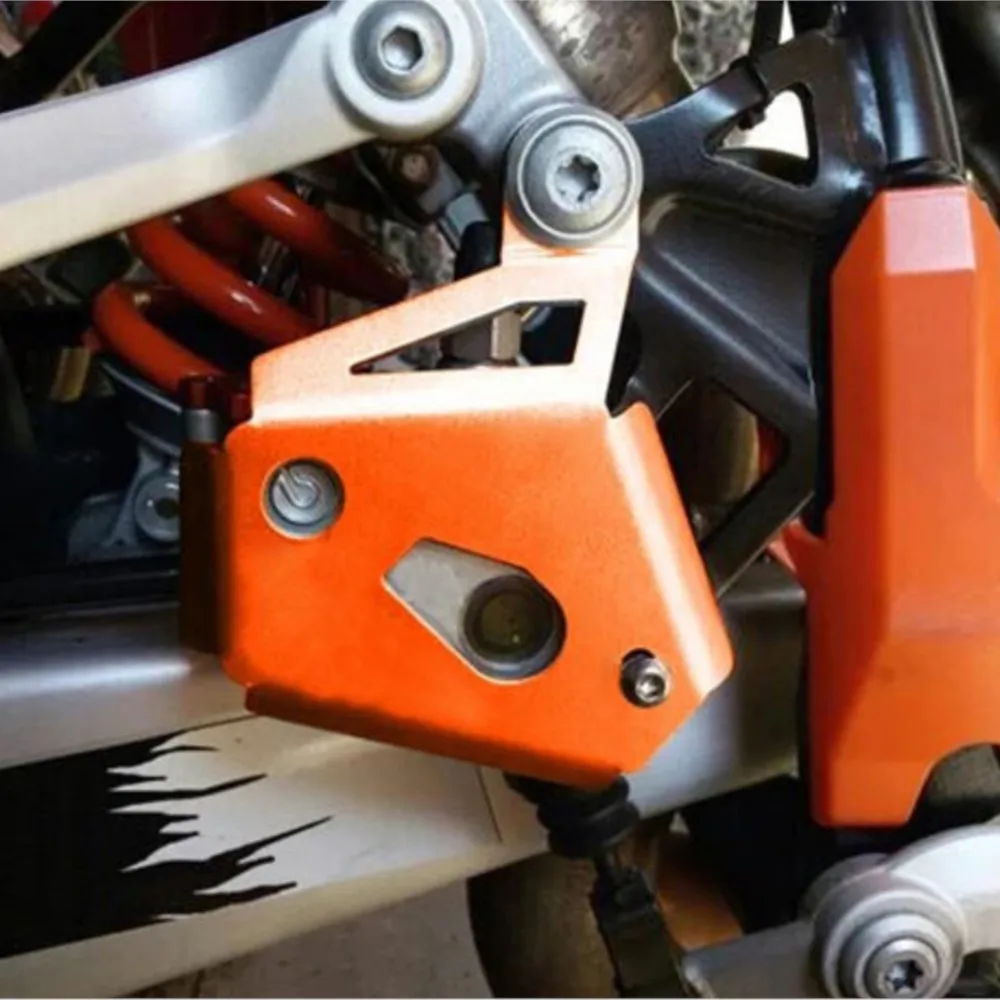 

For 950 990 ADVENTURE S R 990 SUPERMOTO /R 990SMT 2006-2013 2012 Motorcycle Accessories Rear Brake Pump Protection Guard Cover