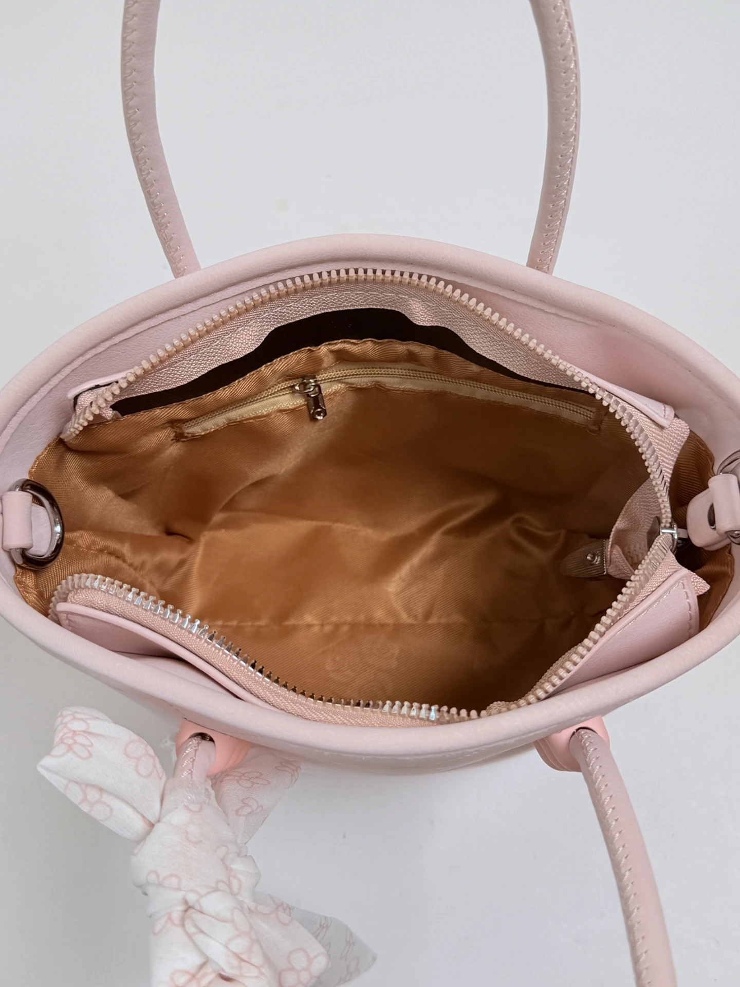 fashionable-pink-silk-scarf-handheld-crossbody-bucket-bag-small-size-new-2026-trendy-versatile-zipper-closure-soft-pu-leather