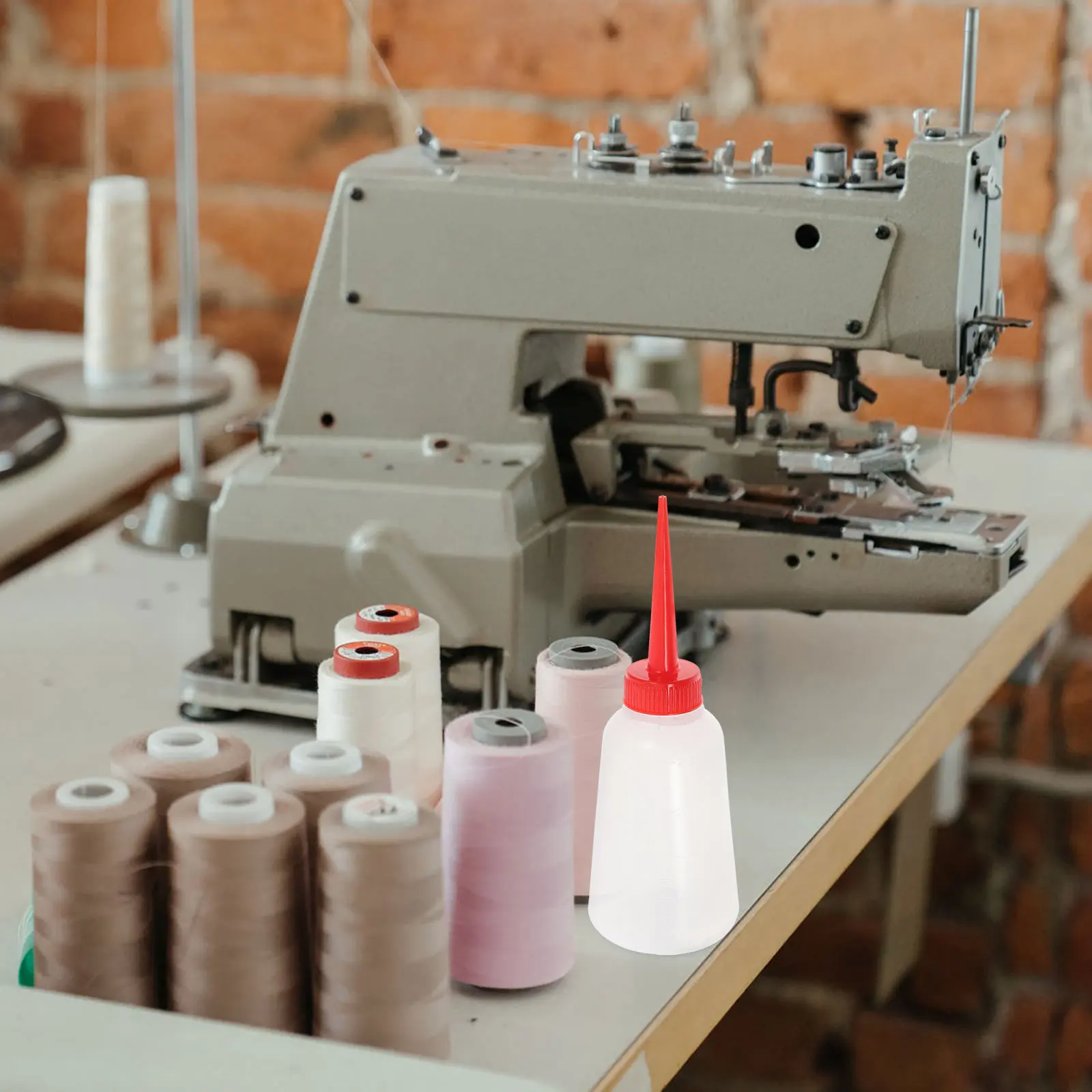 5Pcs Sewing Machine Oil Bottle 250Ml Plastic Long Nozzle Oiler Accurate Embroidery Oil Applicator Power Tool Oiler Sewing view 2