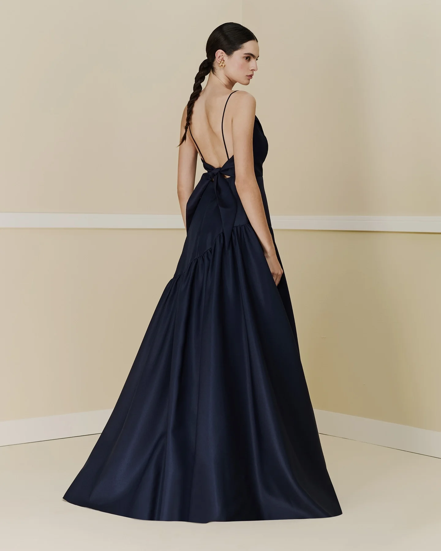 Изящное вечернее платье на тонких бретельках с v-образным вырезом по индивидуальному заказу, модные платья знаменитостей с бантом на спине, сексуальные платья с открытой спиной для особых случаев