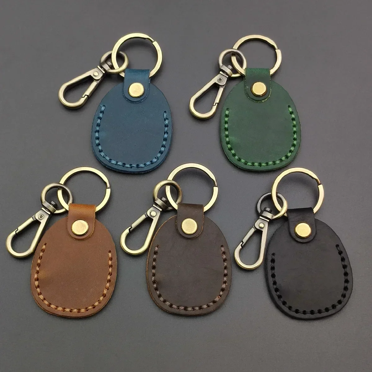 Customized Log Crazy Horse Cowhide Drop Shaped Protective Cover Portable Door Access Card Holder Key Chain for Airtag Keyring