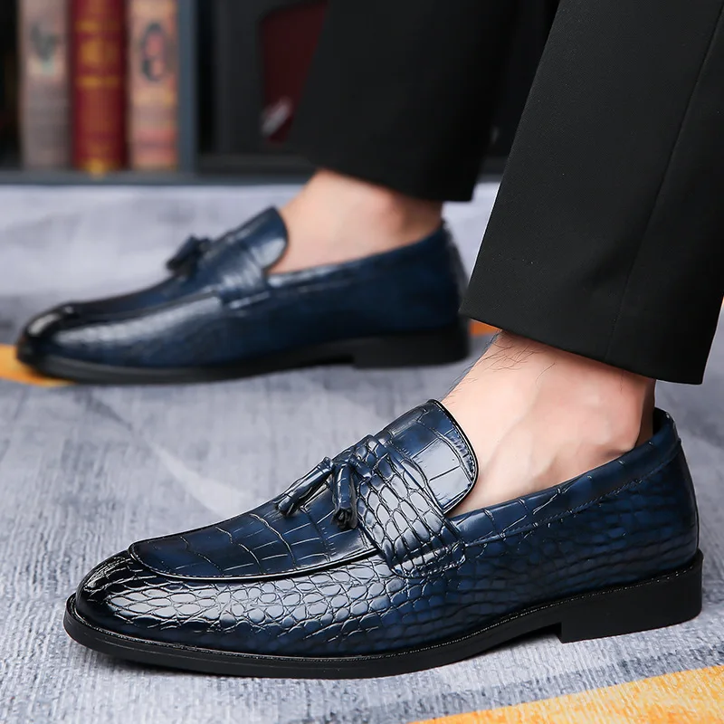

Новые мужские кожаные повседневные туфли 2026 года: модные, дышащие, с мягкой подошвой, деловые лоферы с кисточками, мокасины