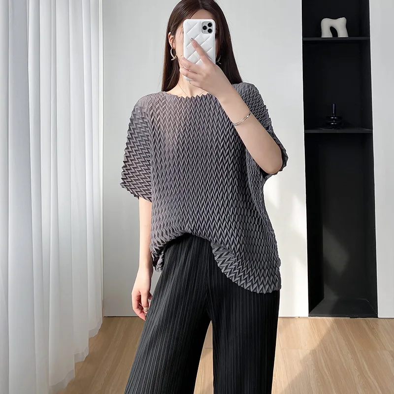 

Pleats Loose Casual T-shirt Comfortable Large Size Simple Temperament Design Sense Round Neck Top 2024 Spring Summer New Pleated