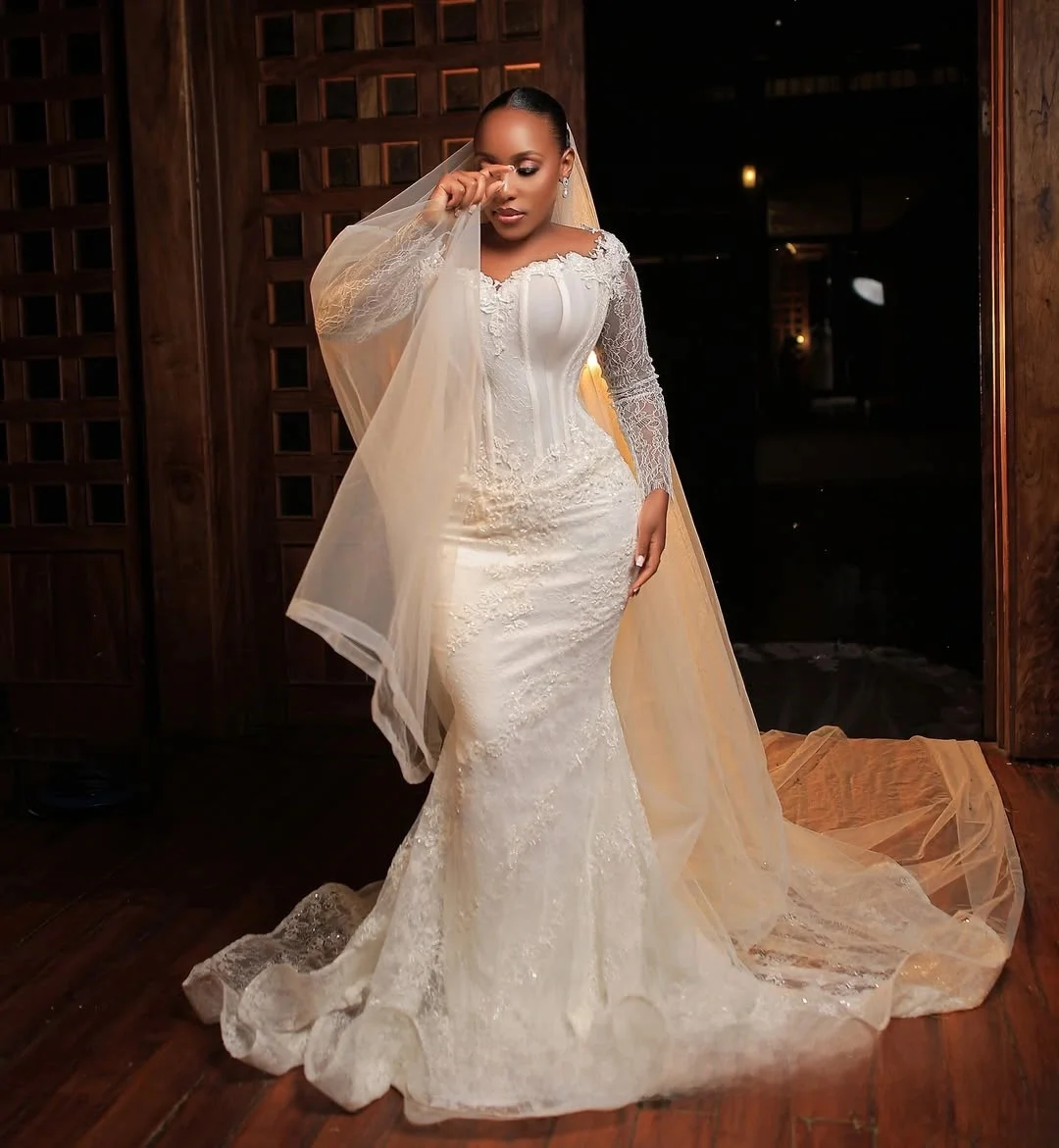 Abito da sposa a sirena con applicazioni in pizzo vintage con collo trasparente personalizzato Abiti da sposa Abiti da sposa a maniche lunghe