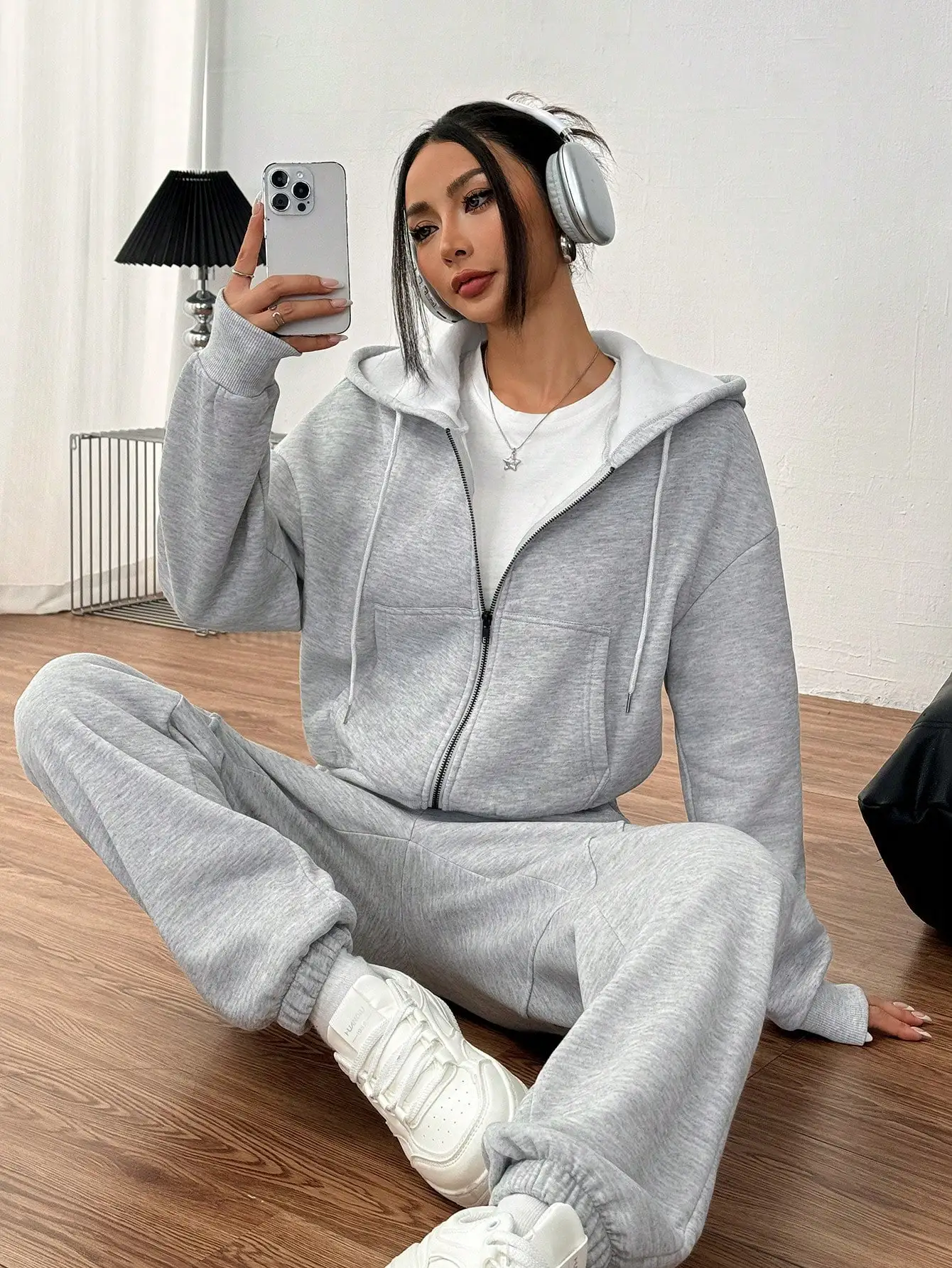 

Women's Gray Zip-Up Hoodie and Jogger Pants 2 Piece Set Casual Lounge Wear