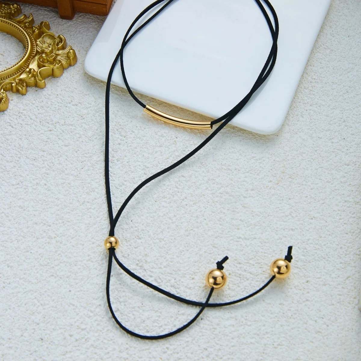 Vintage Minimalistische Gebogene Mehrschichtige Halskette für Damen und Herren, Schwarzes Lederband, Y-förmige Goldfarbene Perlen, Quasten-Choker-Schmuck – Detail 29