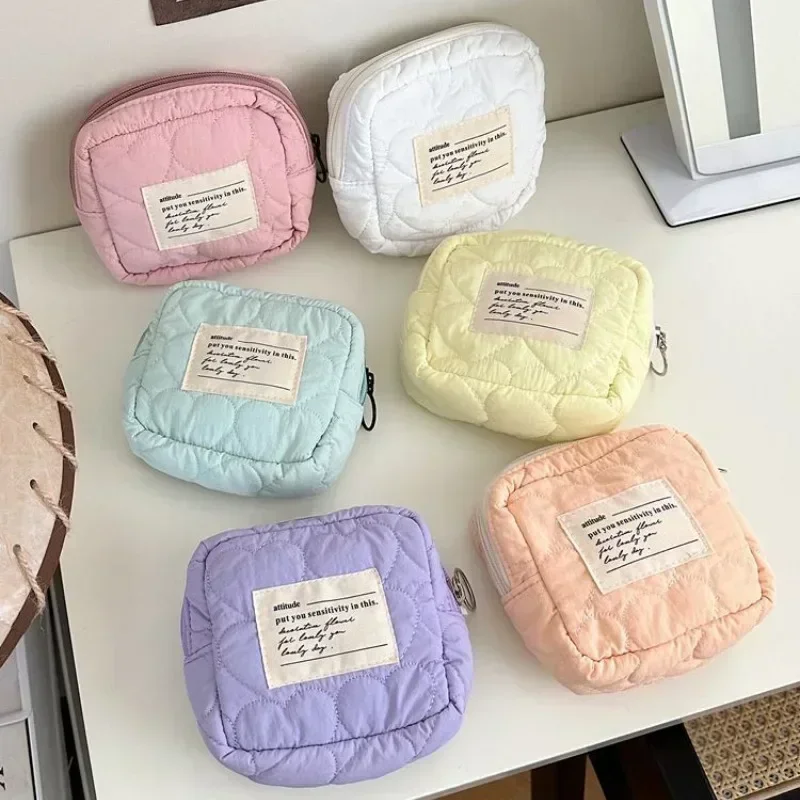 女性のための愛の形をした柔らかい化粧品バッグ,化粧ポーチ,ポータブルタンポン,生理用ナプキン,女の子のためのオーガナイザーバッグ,甘い正方形