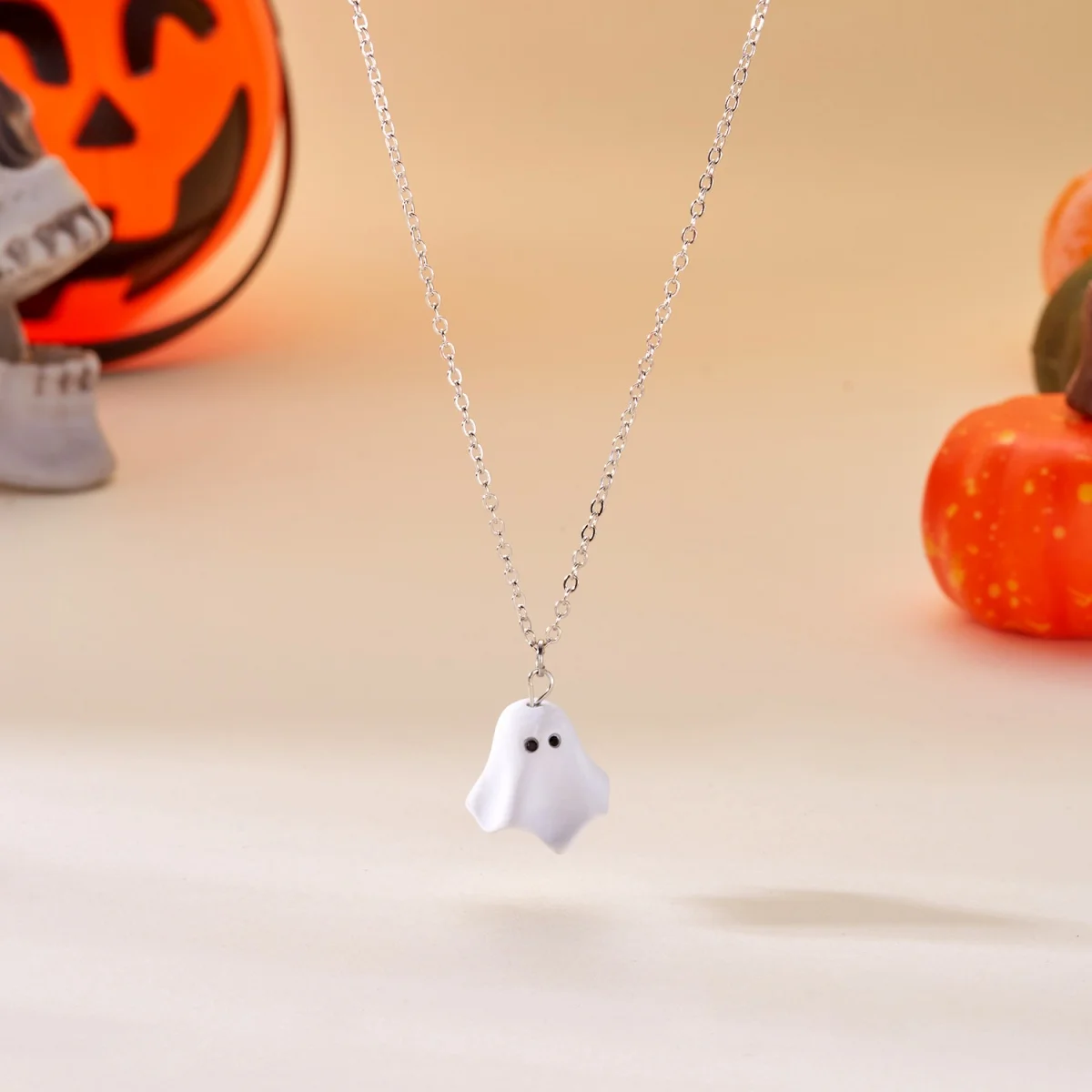 Trendy Lovely Ghost Pendant Necklace Minimalist Halloween Jewelry Cute 3D Ghost Choker Simple Fashion Accessories For Women Men