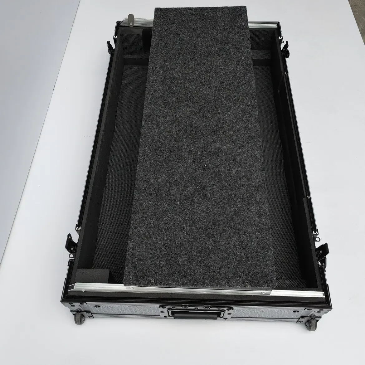 Pioneer DJ air case, aircraft case XDJ-XZ AZ opus quad controller, disc player, chassis