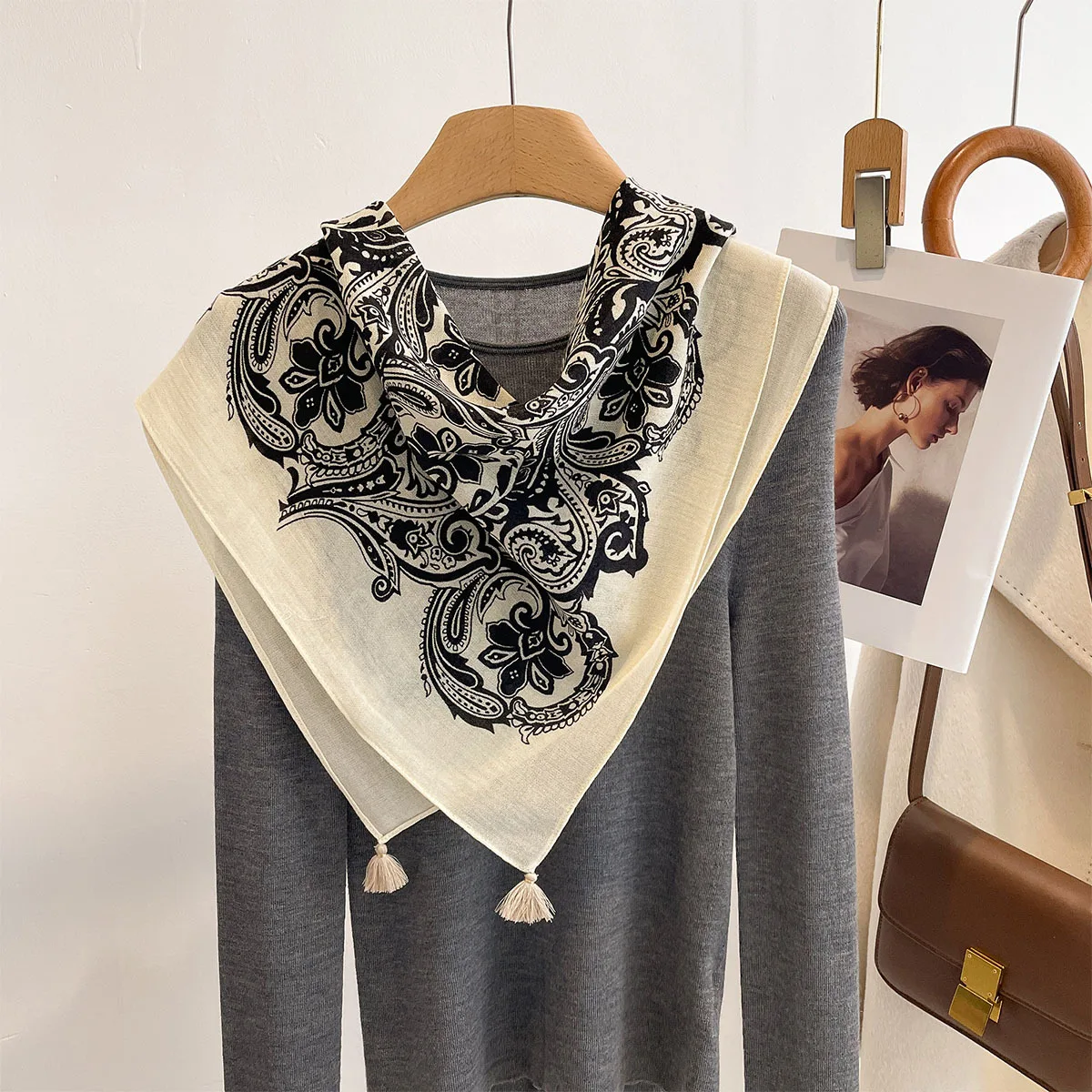 

Silk Scarf Women 60cm Square Paisley Print Neck Scarf New Head Scarf Hijab Bandana Foulard Shawl Tassel Pendant Wrap for Lady