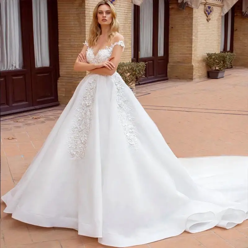 

Charming Scoop Neck Lace Up A-Line Wedding Dress Luxury Beading Appliques Court Train Princess Bridal Gown Customized