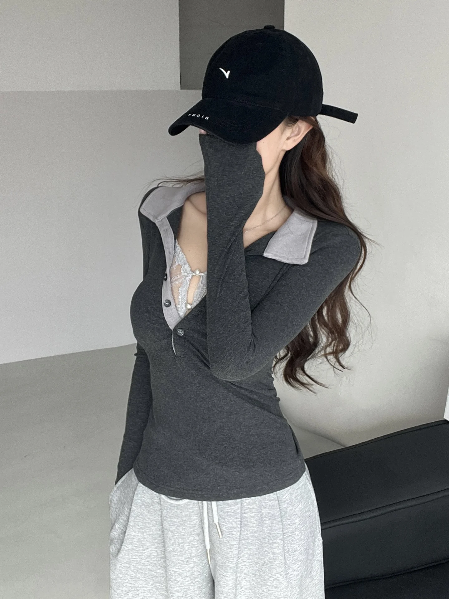 

Высокая женская облегающая длинная трикотажная футболка с кружевом в стиле пэчворк, повседневная двухсекционная ткань из смеси хлопка