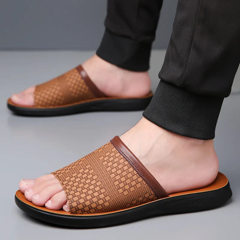 

Large Size Men's slippers Summer New Breathable Lightweight Comfortable Slippers Fashion Soft Sole Beach Shoes Non Slip Flats