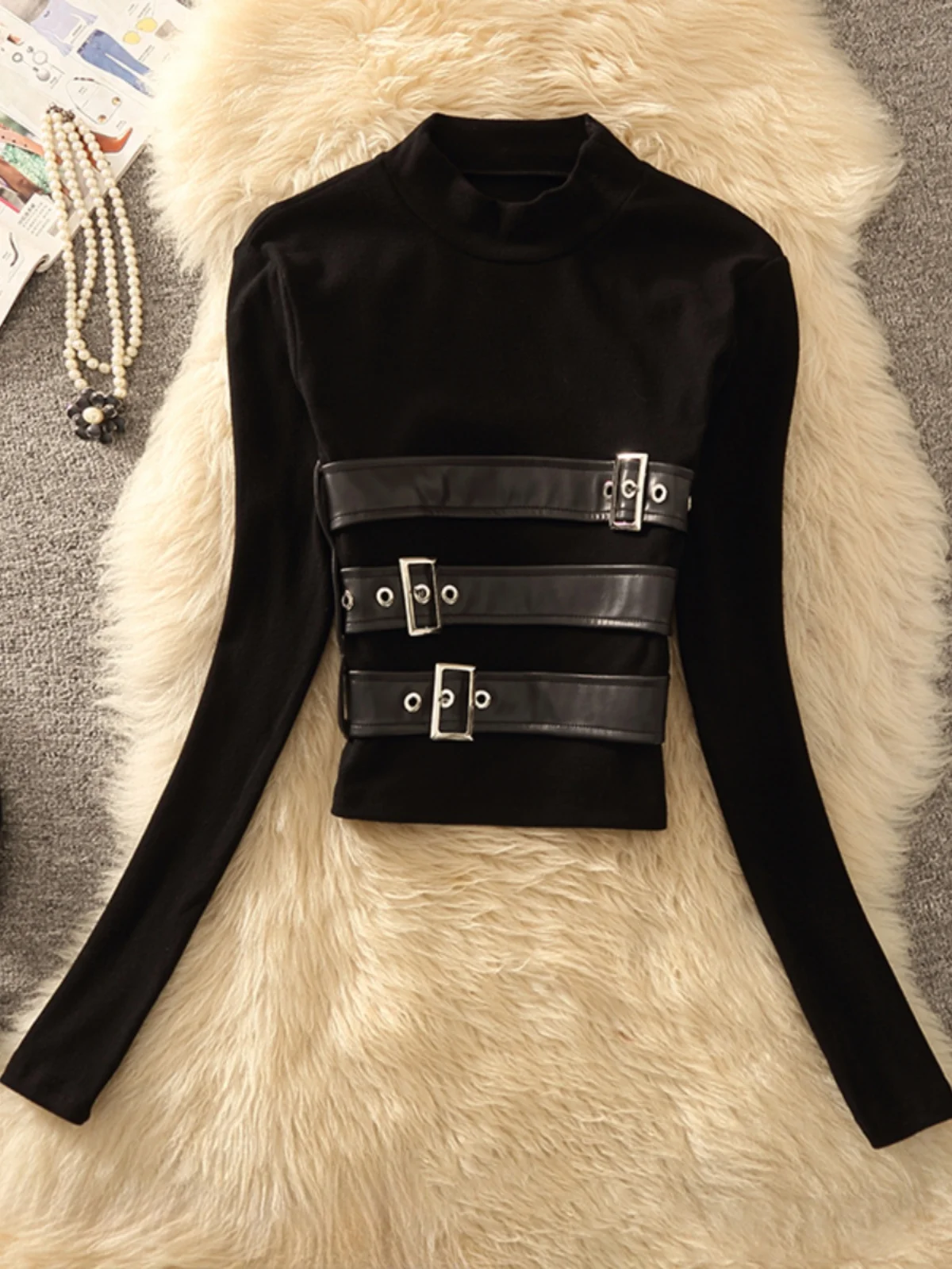 เสื้อยืดแขนยาวผู้หญิง คอลเลคชั่นฤดูใบไม้ผลิ 2024 หนัง PU ทรงเข้ารูป คอสูง สไตล์เกาหลี แฟชั่นทันสมัย เสื้อตัวใน