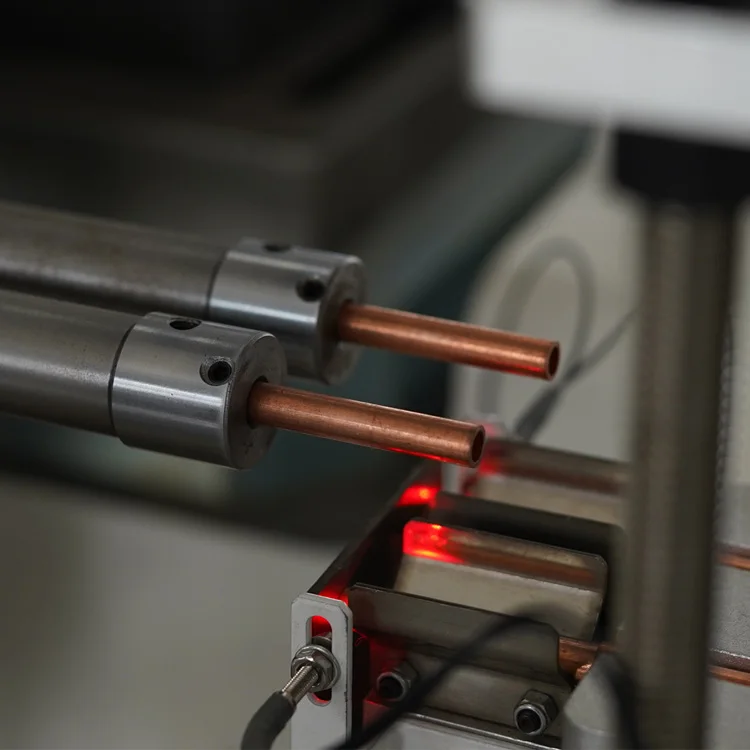 Pressa per la produzione di compressione dei terminali dei capicorda