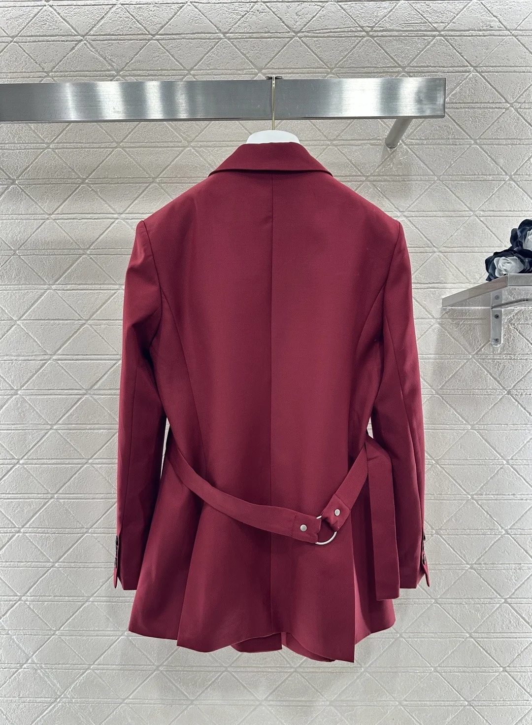 

High-end women's wine red suit set, cinched waist belt, high-waist drape wide-leg pants, elegant two-piece set