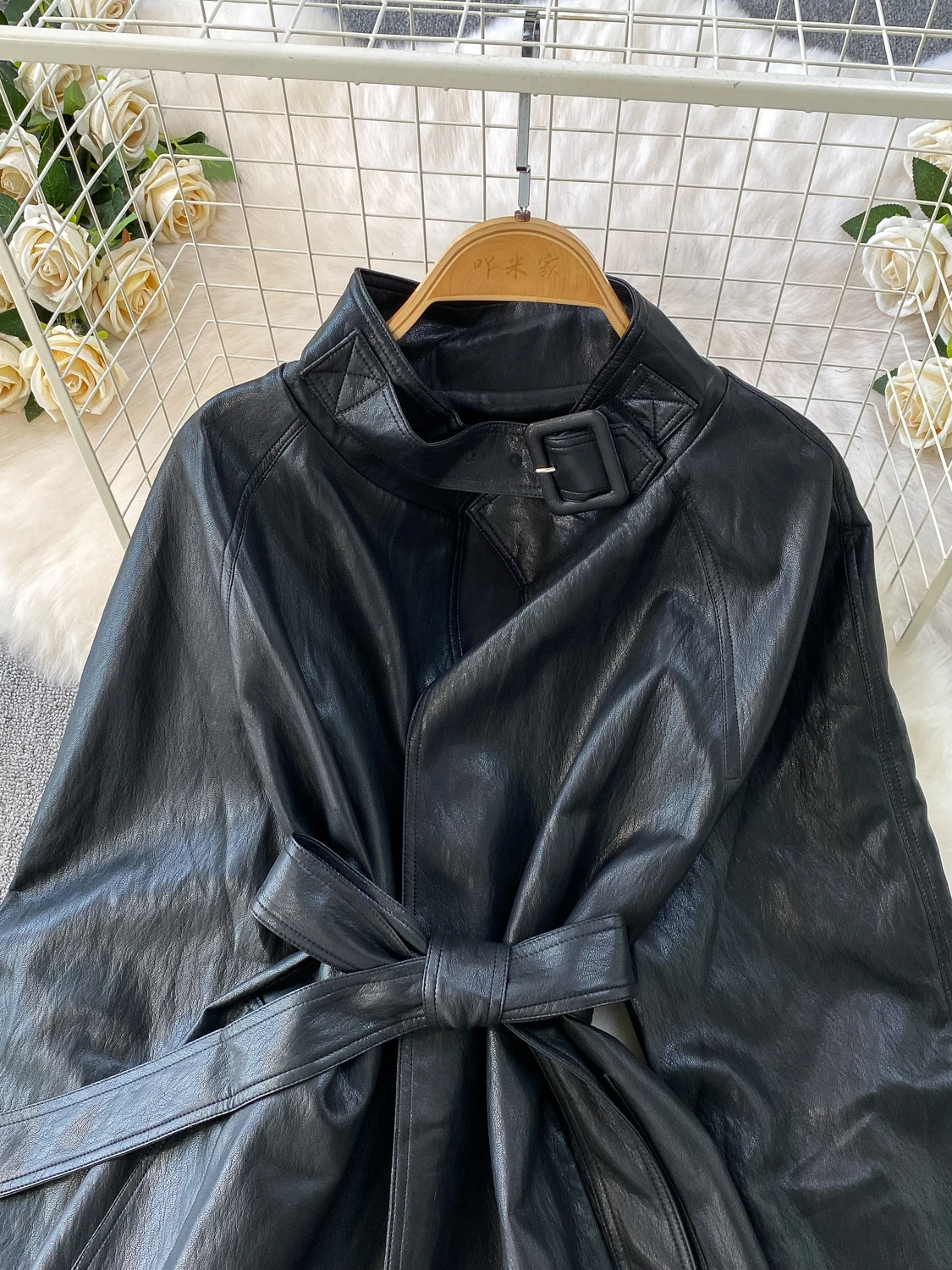 เสื้อโค้ทหนังสไตล์เรโทรเท่ๆ สำหรับผู้หญิง ทรงเข้ารูป คาดเข็มขัด ช่วยกระชับเอว เหมาะสำหรับฤดูหนาว สไตล์ลำลอง/ทำงาน