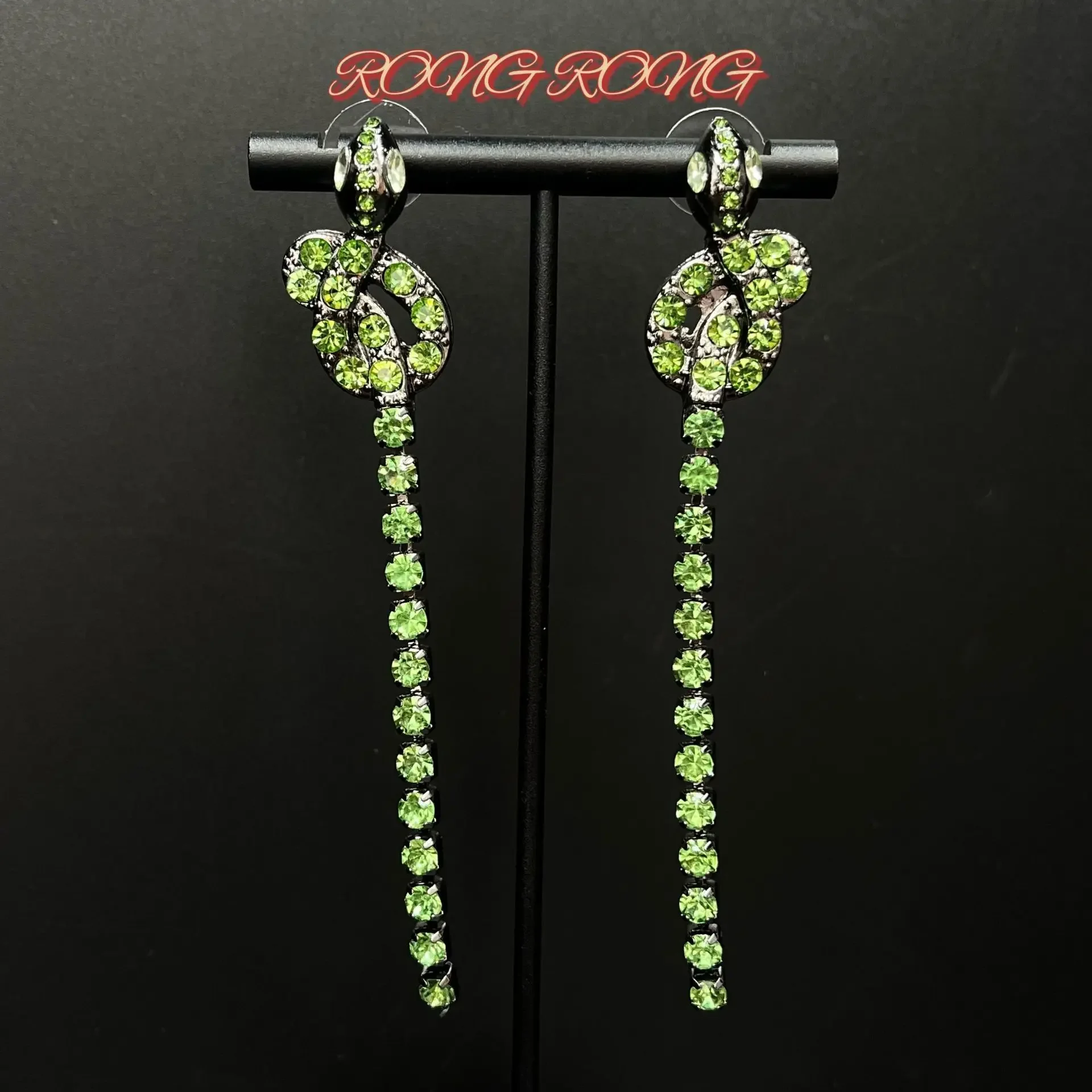 

Vintage Diamond-studded Long Snake-shaped Earrings European and American Exaggerated Light Luxury Temperament Earrings