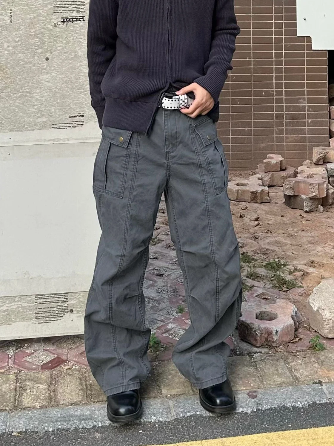 

Retro American Vibe Distred Large ket Design ey Pleated Workwear Jeans Loose Wide Leg Casual Trousers for Men