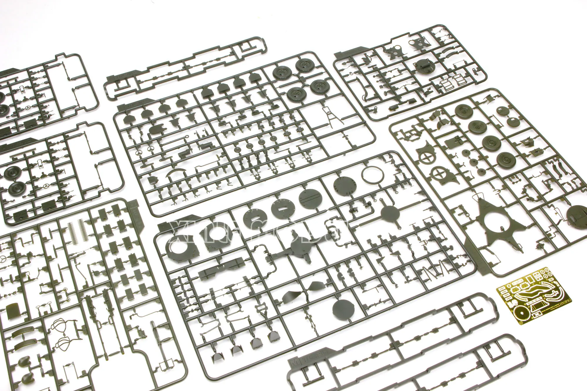 MENG Kit modello assemblato in plastica SPS-026 Set di pistole AA russe Light 1/35