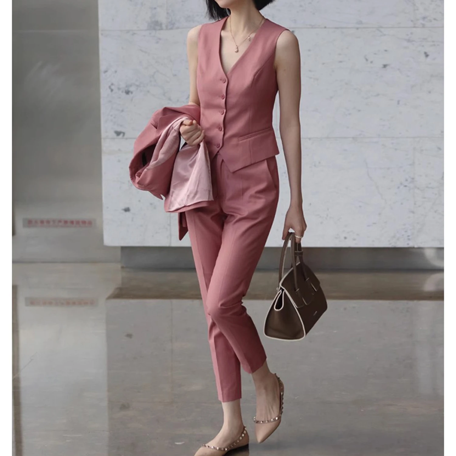 

Элегантный женский брючный костюм Allingentle из 3 предметов: атласный пиджак с лацканами, жилет и брюки для офиса, на заказ