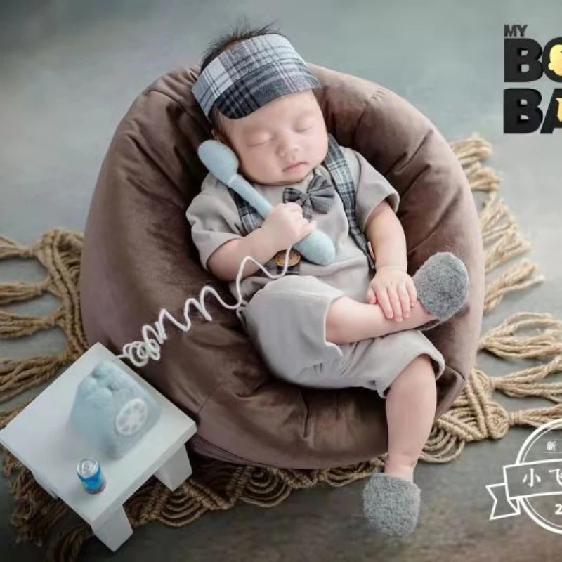 

Decorative model creative scene matching with newborn cinema clothing photography props 아기 코스프레