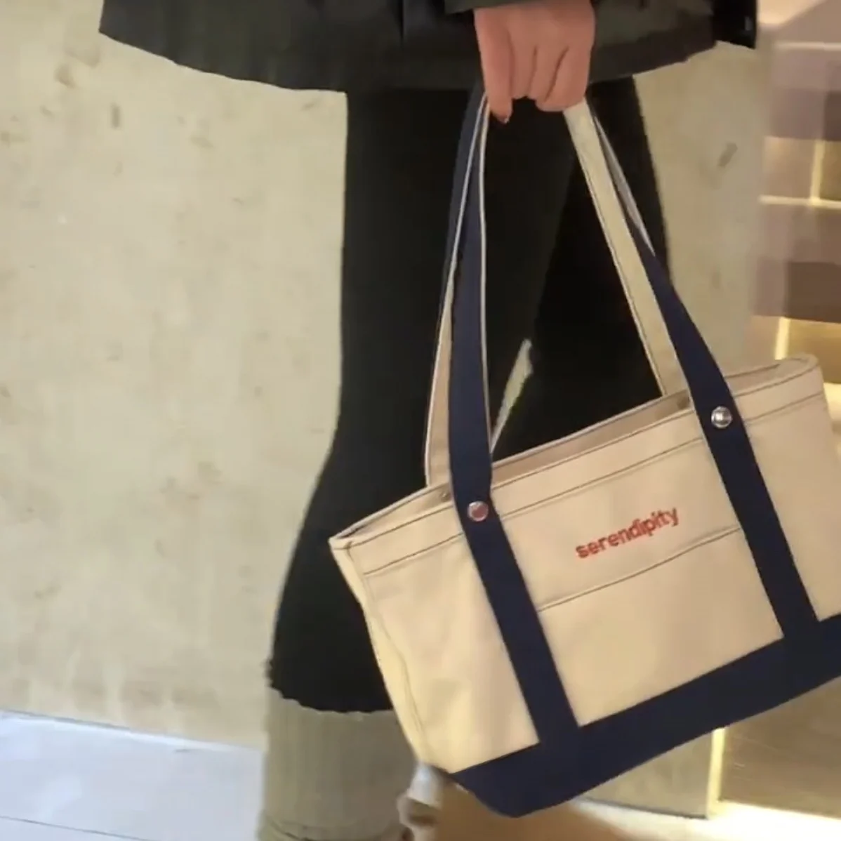 

Trendy Korean Sle Canvas Tote Bag Large Capaci oulder Bag for Commuting And Class Women's Bag Soft Zipper Closure