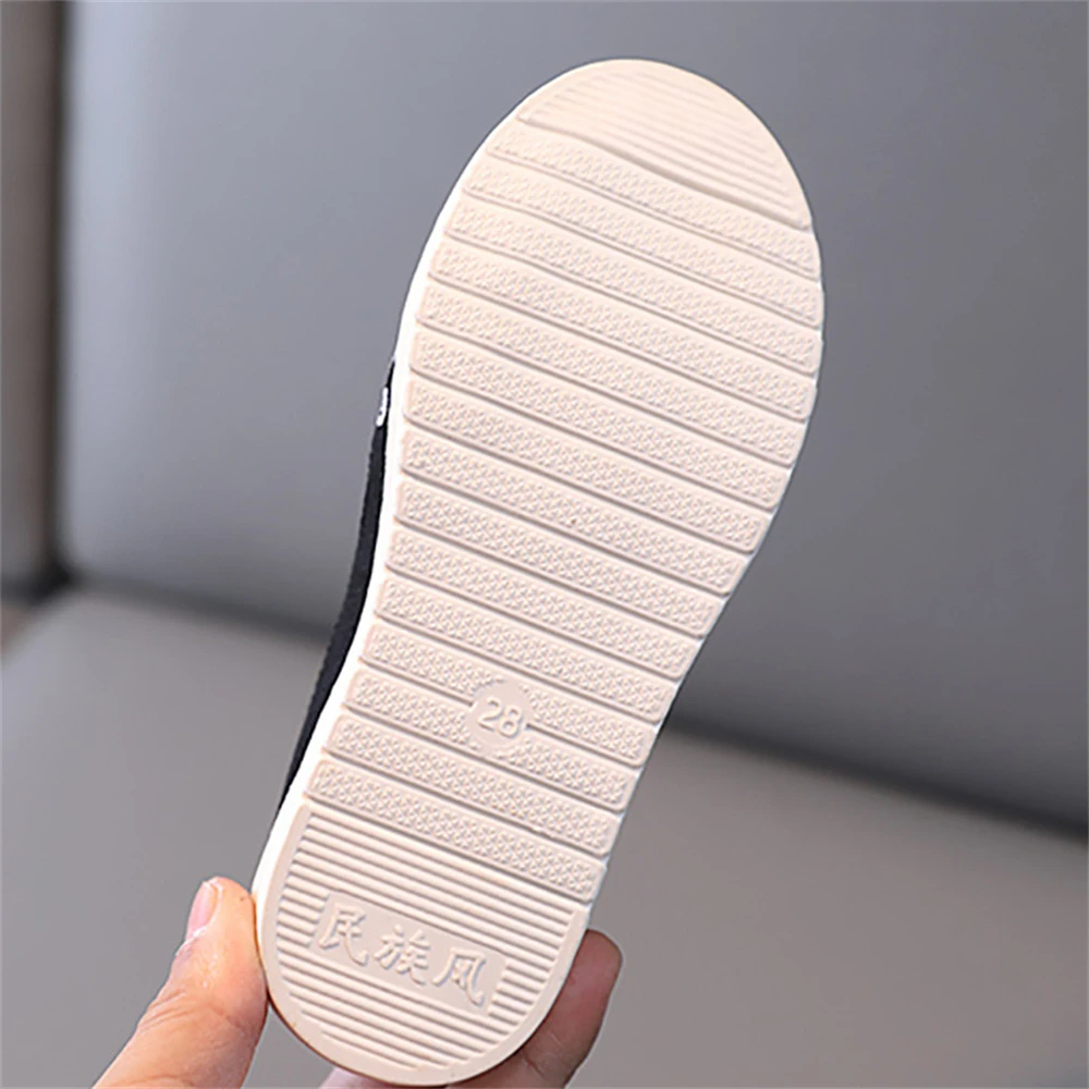 어린이 복고풍 통기성 Hanfu 고대 의상 천 신발 소년의 중국 민족 스타일 드래곤 자수 미끄럼 방지 댄스 플랫