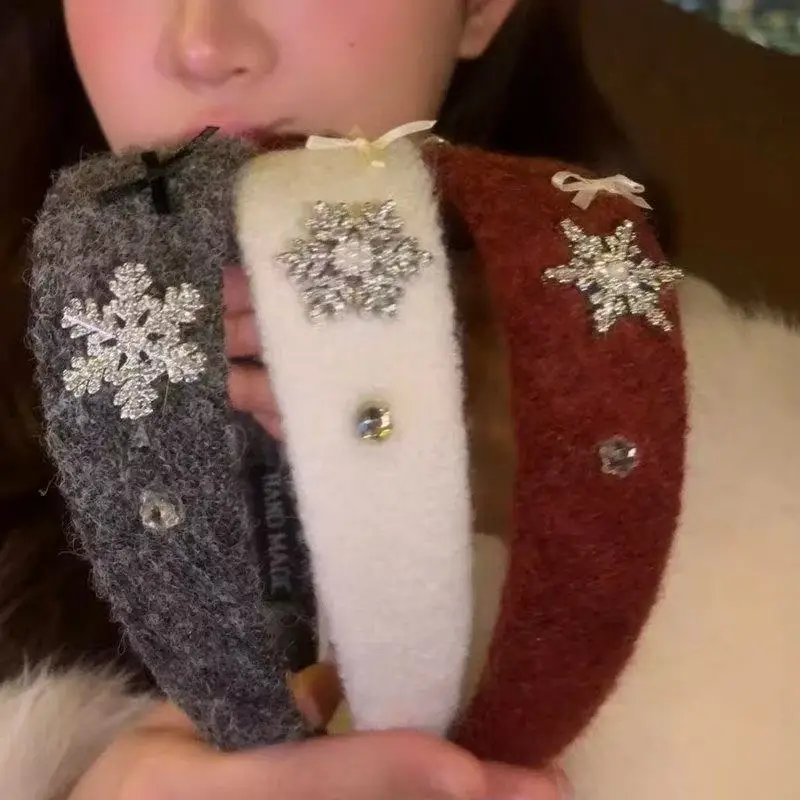 

Elegant Wide Edge Woolen Hairband with Diamond Snowflake Design for Women Christmas Headband High Forehead Face Wash Hair Cli...