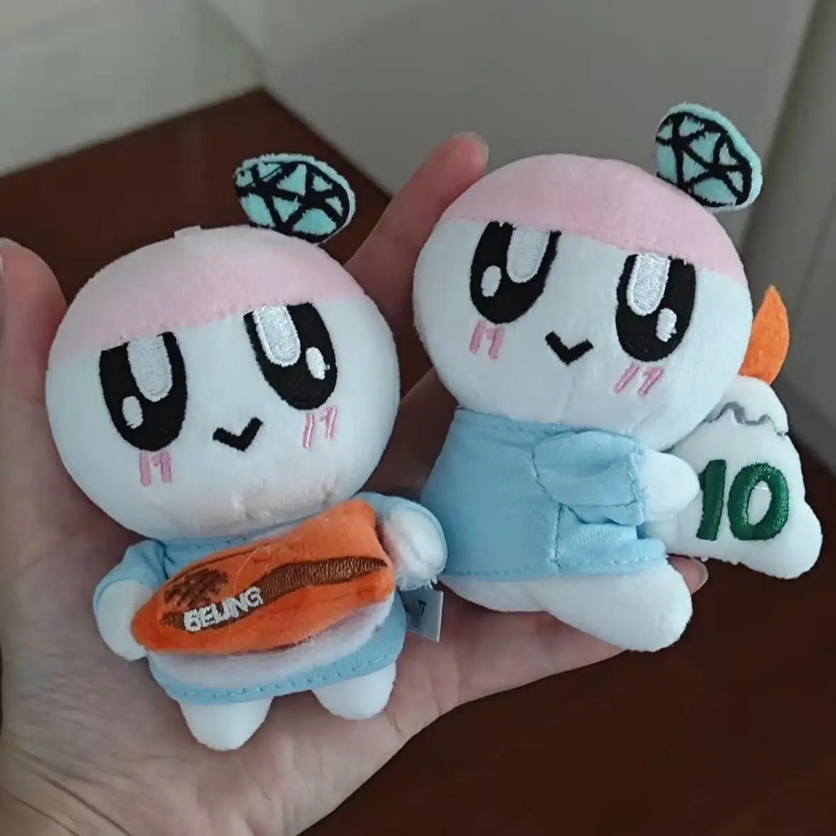 Grupo 17 dos desenhos animados kpop criativo chaveiro de pelúcia com saco moda chaveiro para fãs presentes carro chaveiro coleção