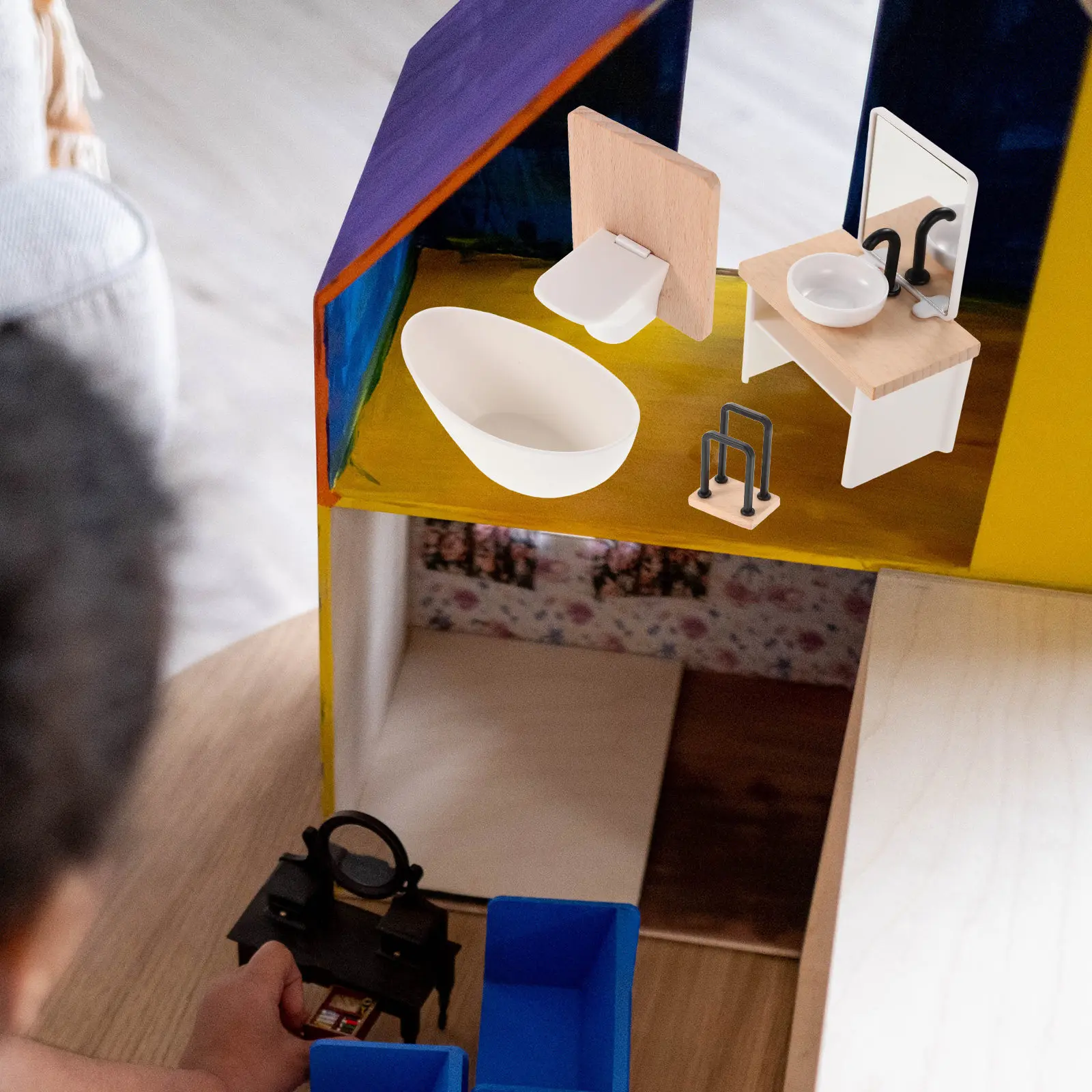 

Набор миниатюр для кукольного домика в масштабе 1:12: ванна, раковина, туалет, шкаф. Реалистичные детали, безопасные материалы, для творческих игр.