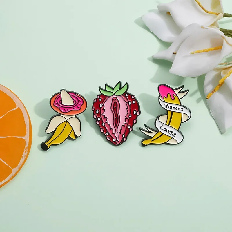 Cartoon Fresh Fruits Enamel Pins Funny Strawberry Banana Lovers Brooches Lapel Badges Jewelry Decoration Gift for Friends