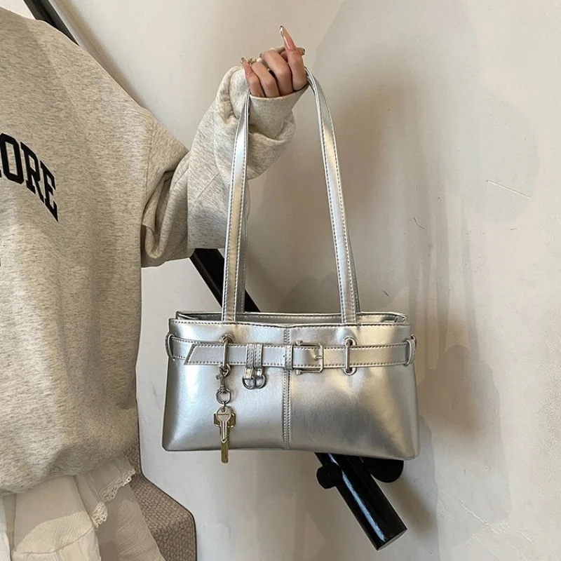 

Luxury Designer Messenger Bag For Women With Paris Fashion Letter Logo Elegant Simple Solid Color Tote