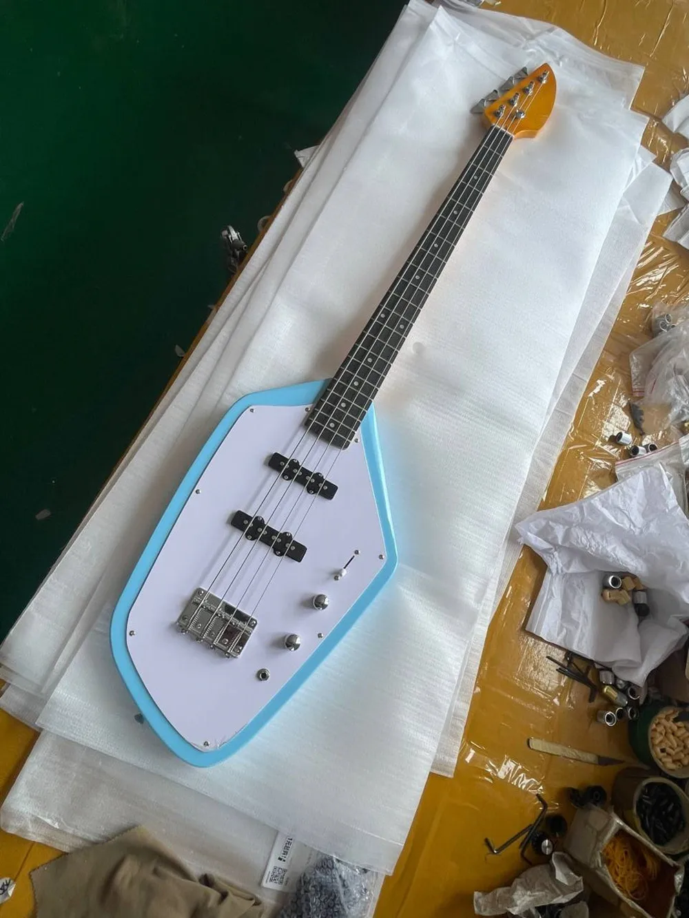 4 Strings Blue Body Electric Bass Guitar with Rosewood Fretboard,Chrome Hardware,Provide customized services