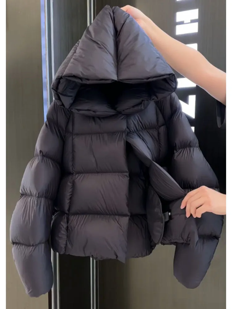 

Новая женская зимняя куртка-пуховик 2025 года: легкая, роскошная, белая, с капюшоном, в корейском стиле