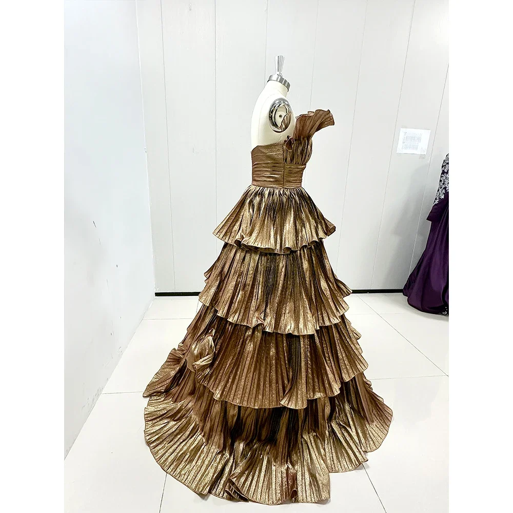 Exquisite Golden Tiered Pleat Strapless Evening Dresses Sweep Train Sleeveless Luxury Gowns Formal Occasion Elegant Women Dress