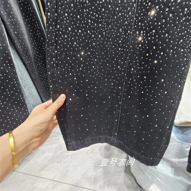 

Heavy-duty Loose-fitting Jeans for Women Fashionable with Sparkling Rhinestone Embellishments and Floor-length Design Jeans